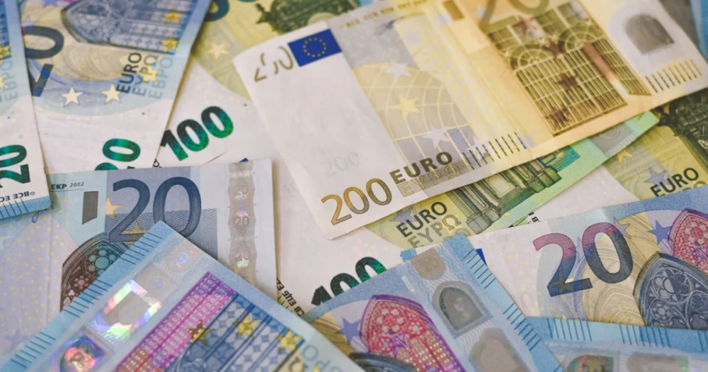 Euro, Güçlü Verilere Rağmen Dolar Karşısında Değer Kaybetti
