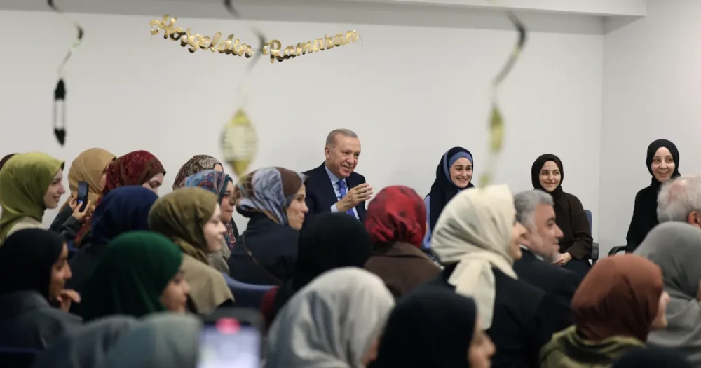 Cumhurbaşkanı Erdoğan'dan Kız Öğrenci Yurduna Ziyaret