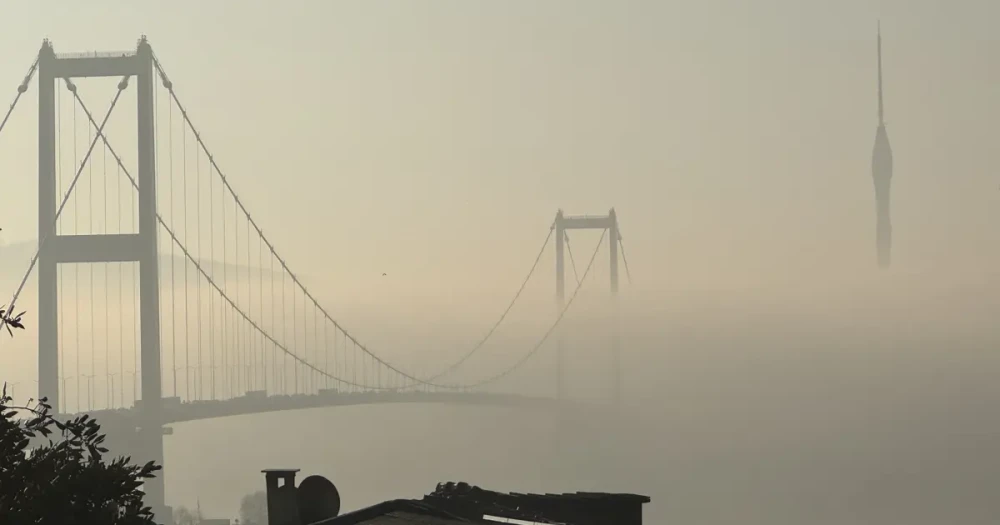 İstanbul'da Sabahın Erken Saatlerinde Yoğun Sis Etkili Oldu