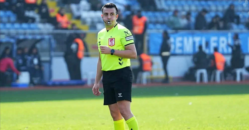 Süper Lig'de Dev Derbinin Hakem ve VAR Kadrosu Açıklandı