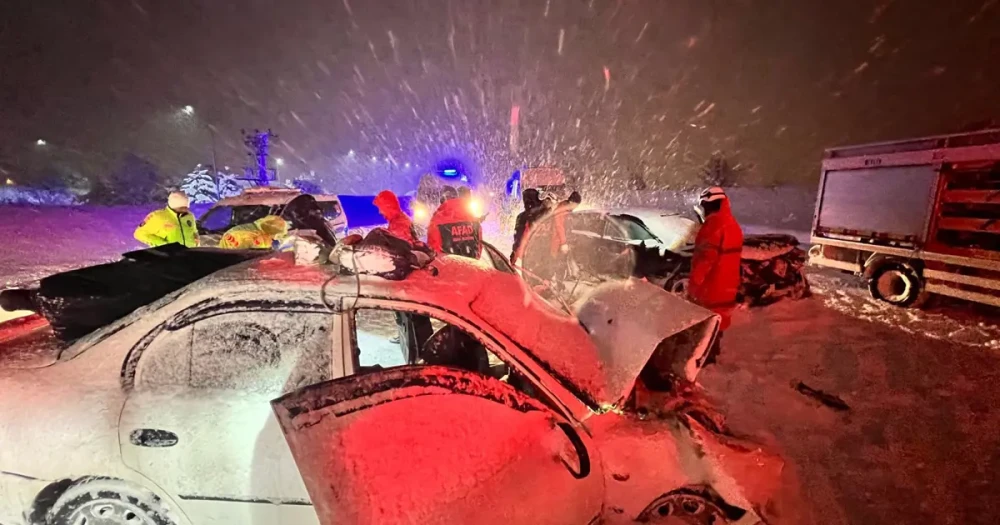 Bitlis'te Trafik Kazası: 7 Yaralı