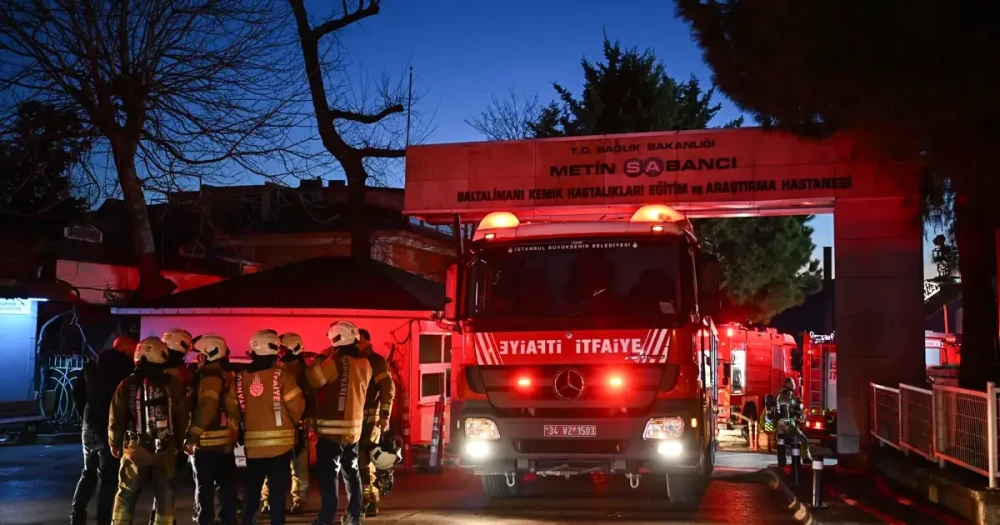 İstanbul'da Hastanede Yangın: Hastalar Tahliye Edildi