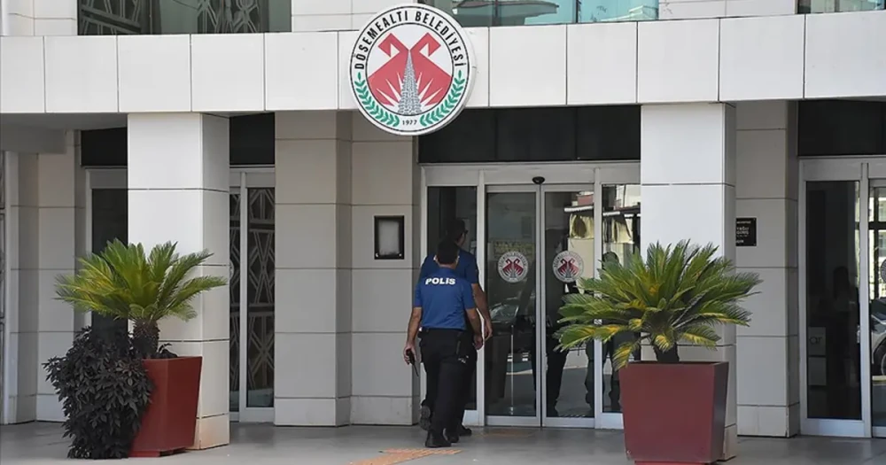Döşemealtı Belediyesi'nde Yolsuzluk İddialarına Dev Operasyon: Eski Başkan Dahil 22 Kişi Hakkında Gözaltı Kararı