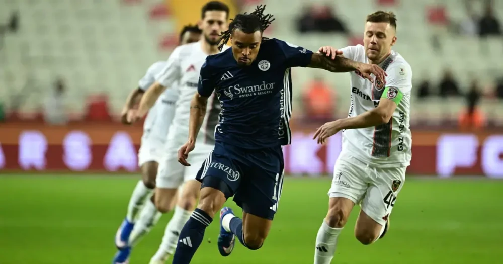 Gaziantep FK'da Fenerbahçe Maçı Öncesi Cezalı Futbolcu Şoku