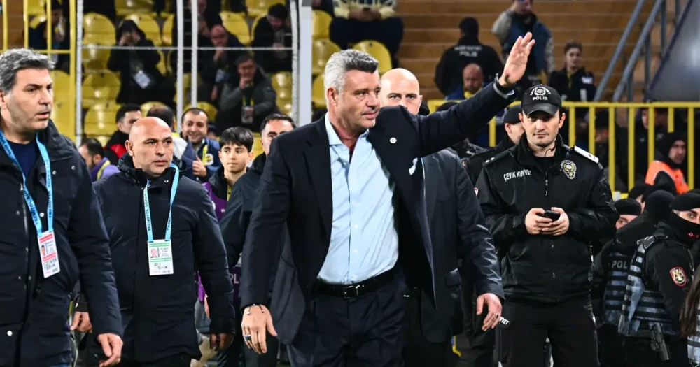 Fenerbahçe'de Fırtına Öncesi Sessizlik: Yönetim Acil Toplandı