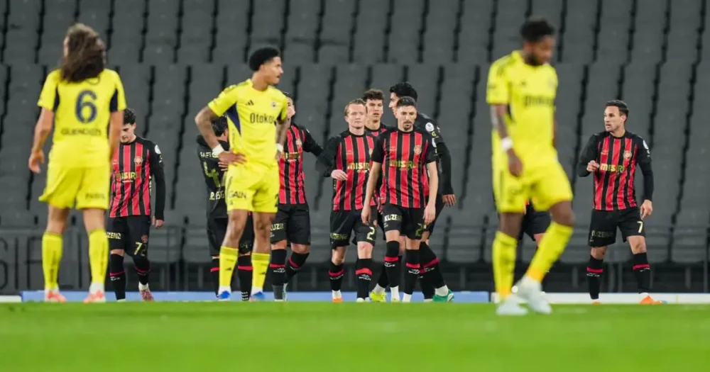 Fenerbahçe'nin Namağlup Serisi Sona Erdi: Karagümrük'e 2-0 Mağlubiyet