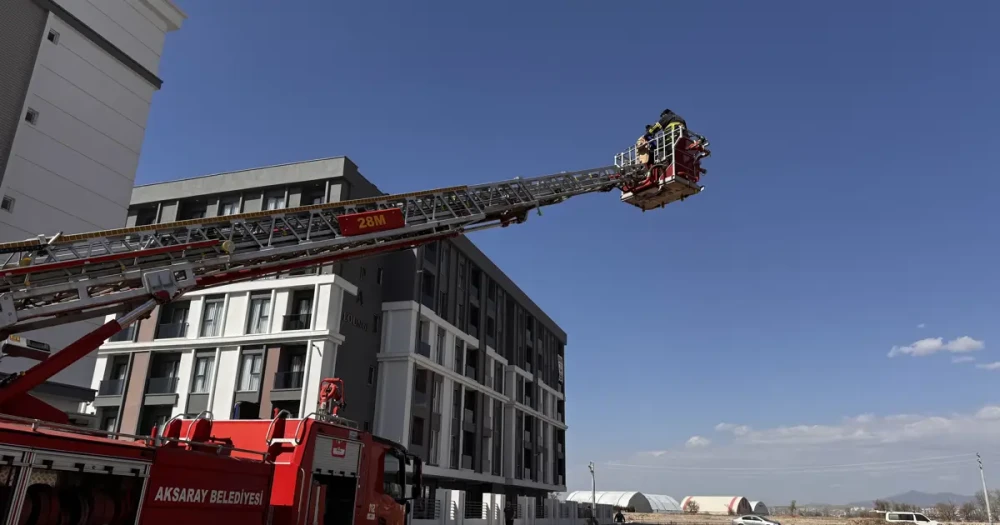 Prizde Unutulan Şarj Aleti Evini Küle Çevirdi: 12 Kişi Dumandan Etkilendi