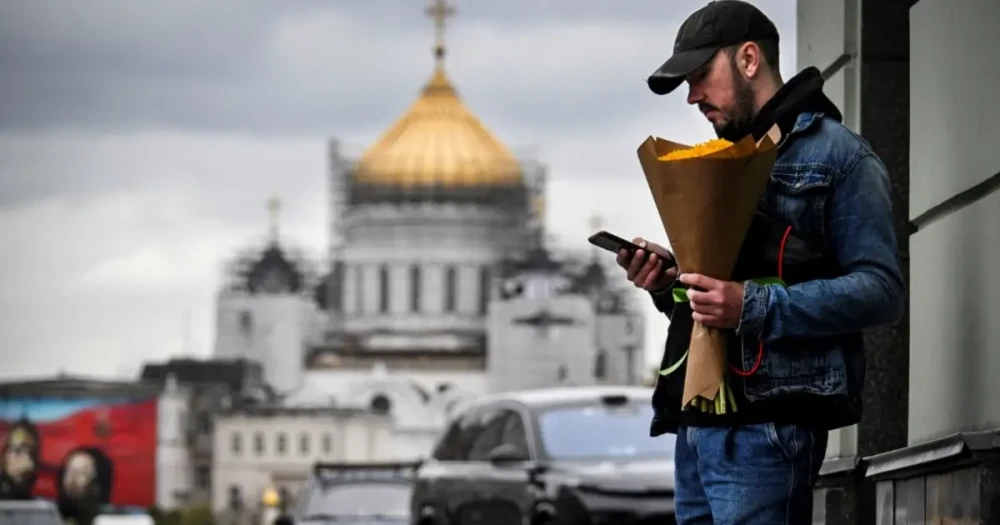 Moskova'da İnternet Kesintileri Günlük Hayatı Vuruyor: Çağrı Cihazları ve Telsizlere Talep Arttı