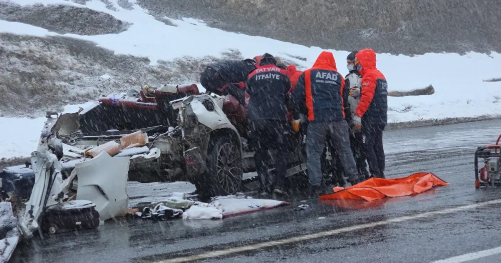 Tatvan'da Trafik Kazası: 6 Aylık Bebek Hayatını Kaybetti, Ölü Sayısı 3'e Yükseldi