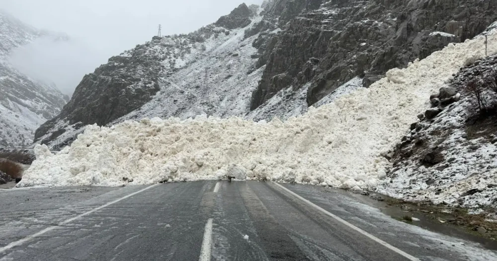 Hakkari-Çukurca Karayolu Çığ Nedeniyle Ulaşıma Kapandı