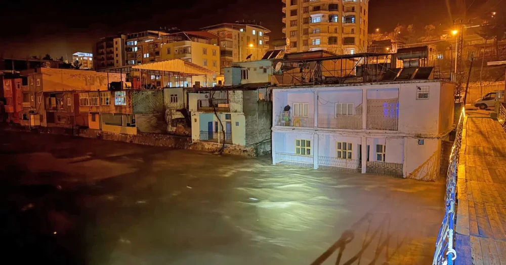 Siirt'te Sel Tehlikesi: Gece Yarısı İçin Uyarılar Yapıldı