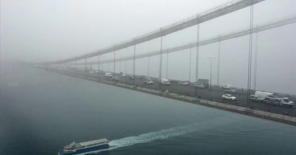 İstanbul Boğazı'nda Sis Etkili: Gemi Trafiği Durduruldu, Vapur Seferleri İptal