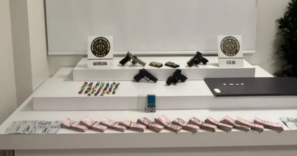 İstanbul'da Uyuşturucu Operasyonu: Gizli Bölmelerden Silah ve Milyarlar Çıktı