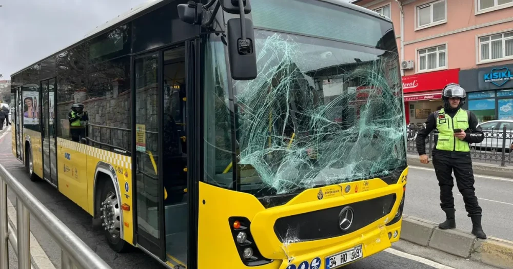 Üsküdar'da İETT Otobüsleri Çarpıştı: Yaralı Yok