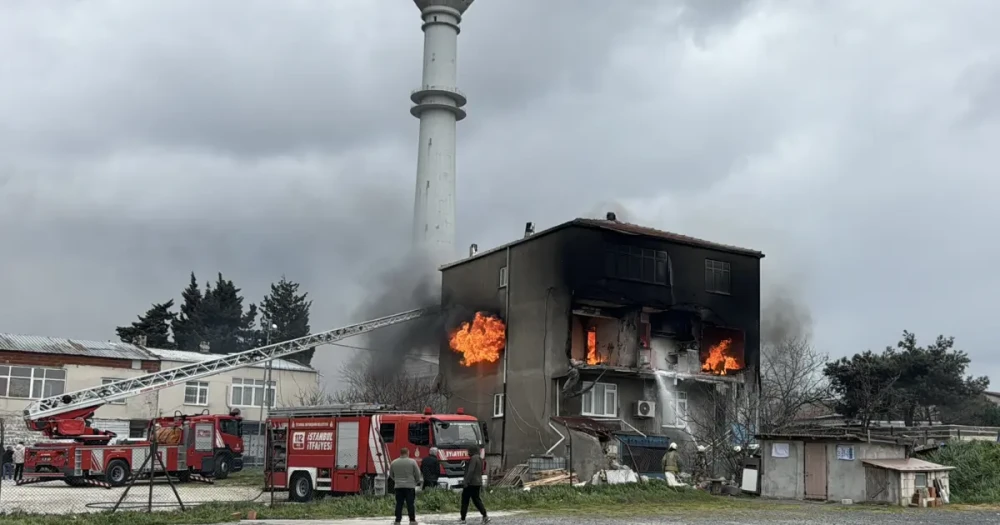 Büyükçekmece'de Apartmanda Korkutan Yangın: 6 Kişi Kurtarıldı