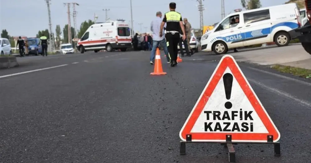 Çatalca'da Göç İdaresi Otobüsü Devrildi: 3 Polis ve 1 Sivil Yaralandı