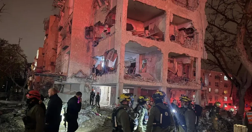 İran-İsrail Çatışması 23. Gününde: İsrail'de İki Kent Vuruldu, Yüzlerce Yaralı Var