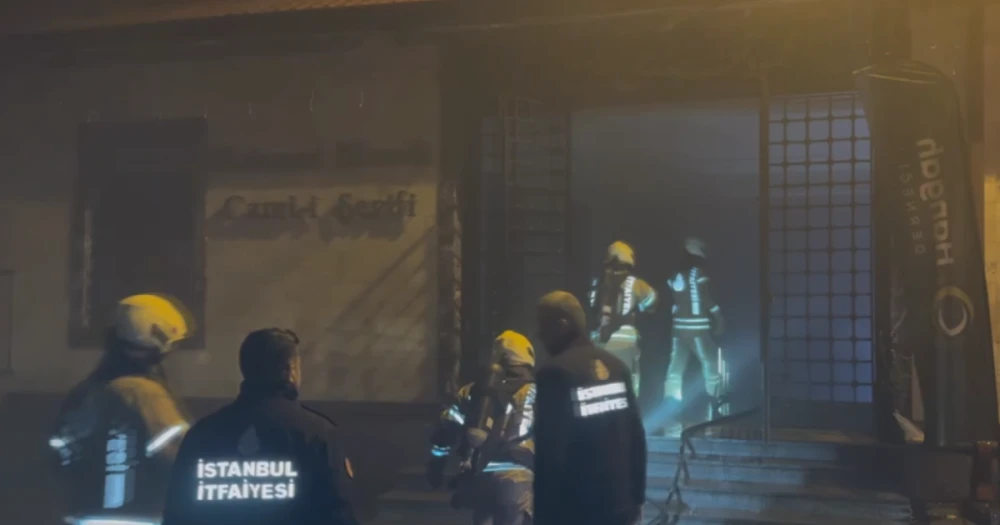 Beykoz'da Tarihi Mahmud Efendi Camisi'nde Gece Yarısı Yangını