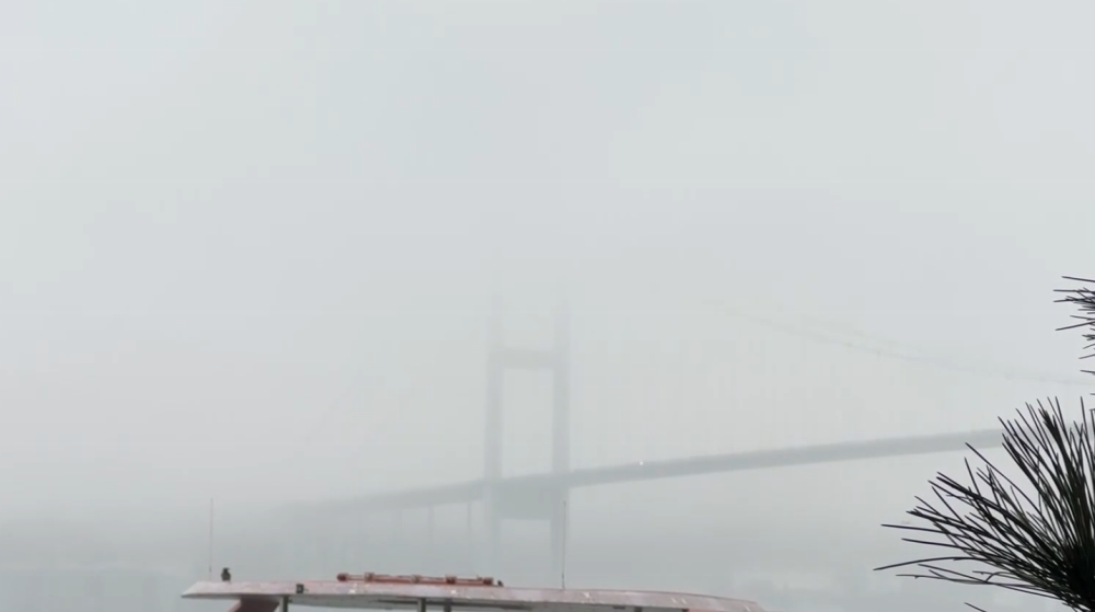 İstanbul'u Kaplayan Yoğun Sis Hayatı Etkiledi