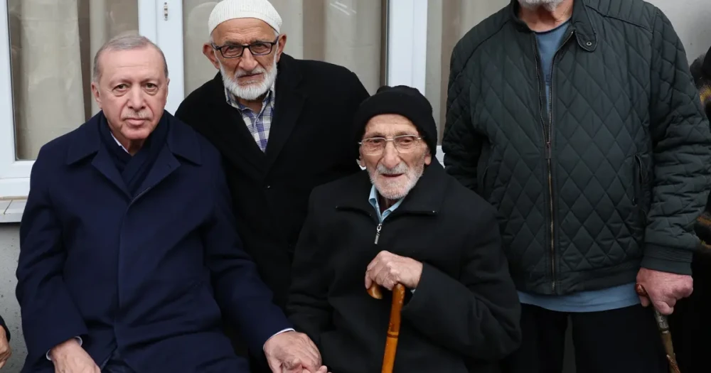 Cumhurbaşkanı Erdoğan, Rize'de Komşularıyla Bayramlaştı