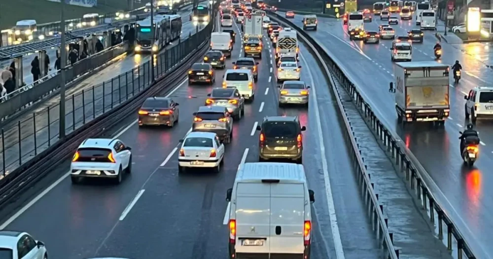 İstanbul'da Bayram Sonrası Trafik Çilesi Başladı
