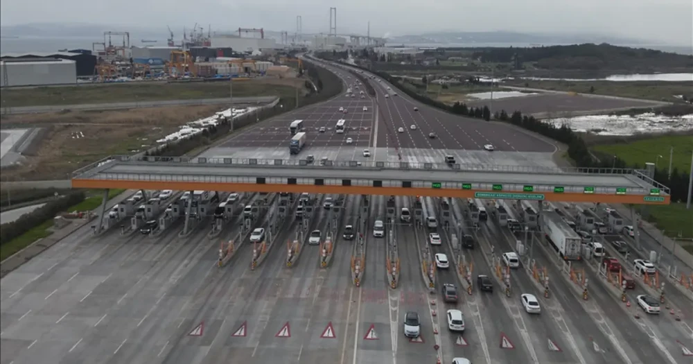 Bayram Tatilinde Köprü ve Otoyollardan 12 Milyon Araç Geçti