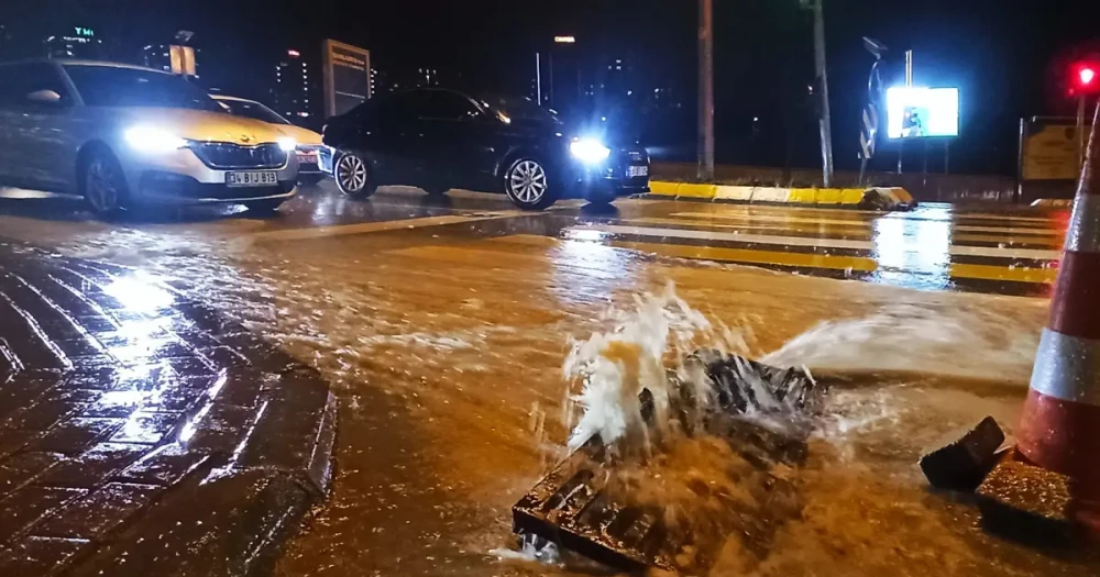 Şanlıurfa'da Şiddetli Sağanak: 4 İlçede Okullar Tatil Edildi