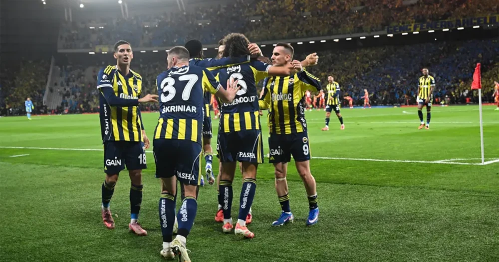UEFA'dan Fenerbahçe'ye Seyirci ve Para Cezası