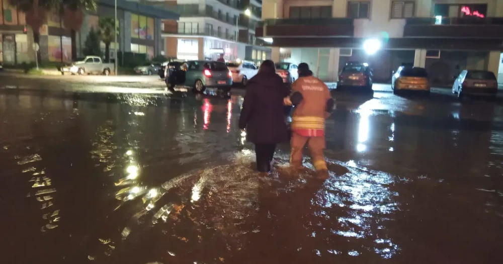 Hatay'da Şiddetli Yağış Hayatı Felç Etti