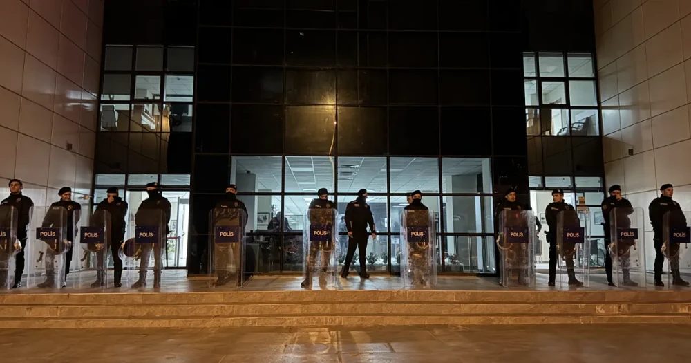 Uşak ve Marmaris Belediyeleri'nde Yolsuzluk Operasyonu: Başkan Yalım Dahil 24 Gözaltı
