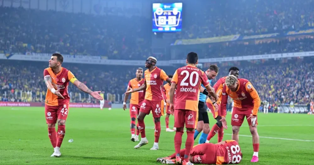 Galatasaraylı Futbolcuyu Yaralayan Taraftar Hakim Karşısında: "Gol Atınca Tribüne Geldiler"