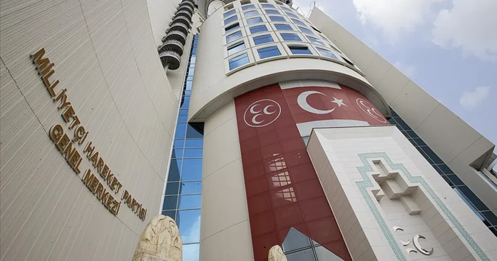 MHP'de İstifa Şoku: İzzet Ulvi Yönter Görevinden Ayrıldı