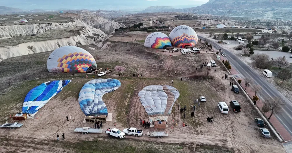 Kapadokya'da Rüzgar Uçuşları Durdurdu: Balon Turları İptal
