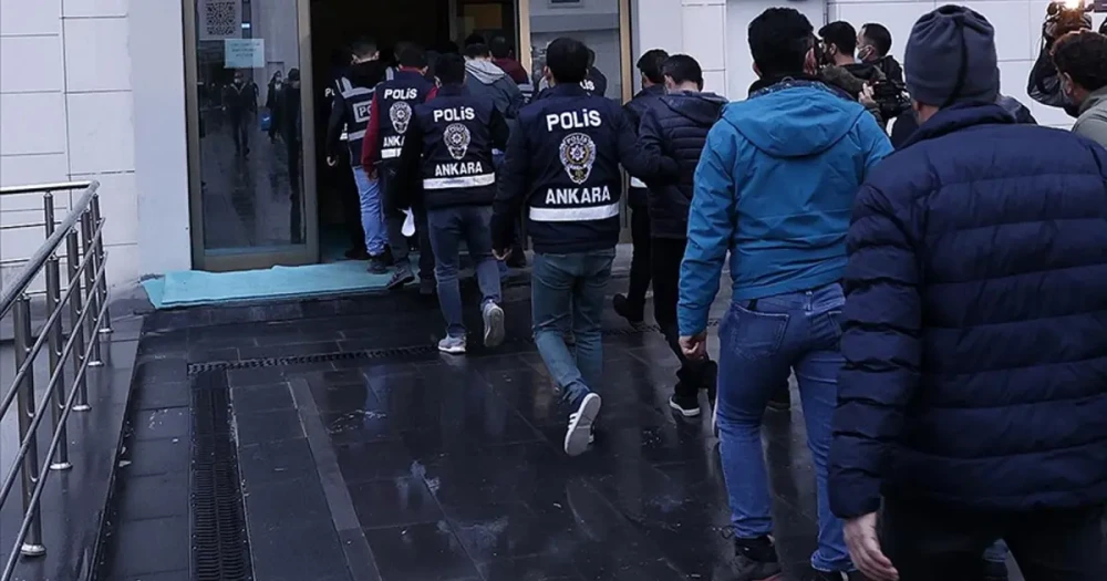 Sosyal Medya Üzerinden Gasp Yapan Şebekeye Darbe: 15 Kişi Tutuklandı