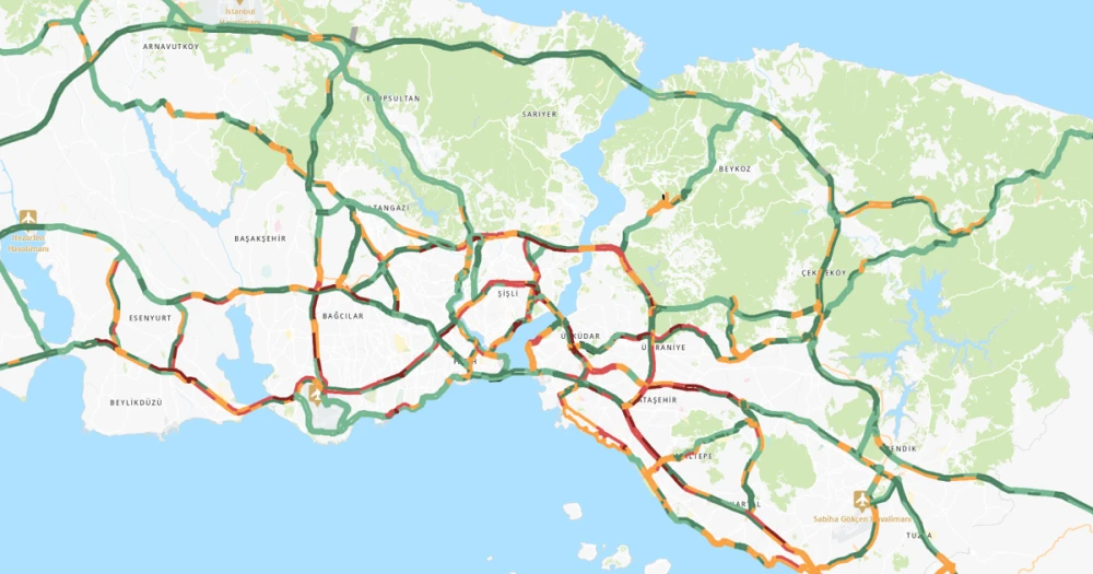 İstanbul'da Şiddetli Yağış Trafiği Felç Etti: Yoğunluk Yüzde 74'e Dayandı