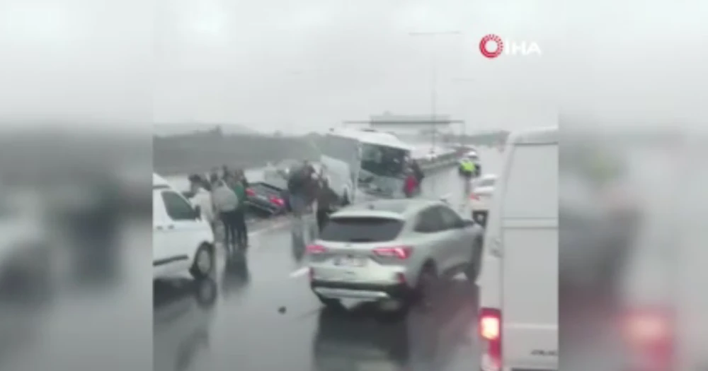Kuzey Marmara Otoyolu'nda Acı Kaza: Bir Polis Şehit, 16 Polis Yaralı