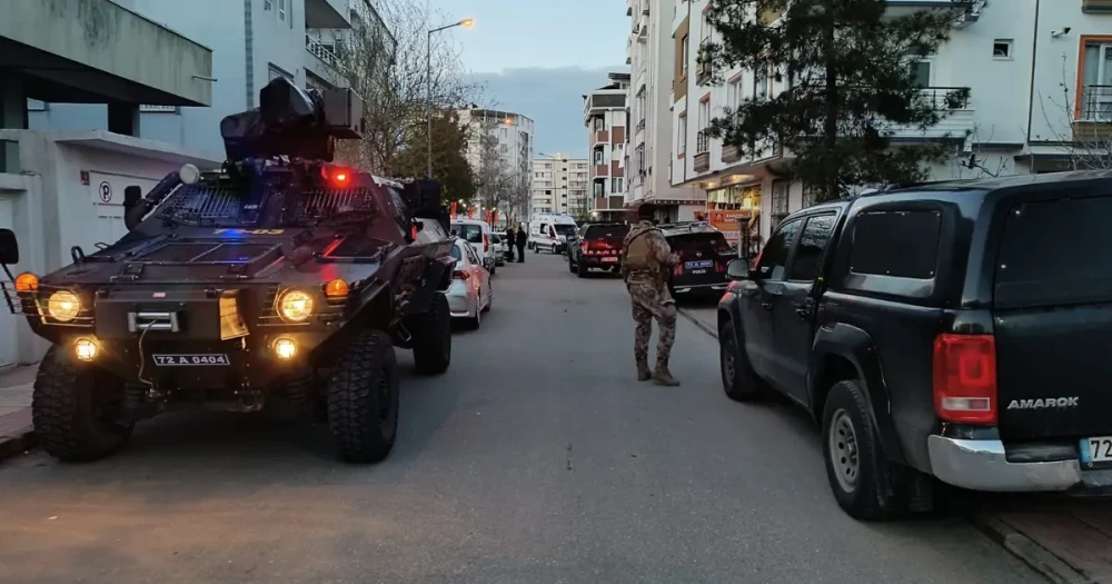 17 Yaşındaki Gençten Tüyler Ürperten Cinayet: Anne ve Ağabey Hayatını Kaybetti