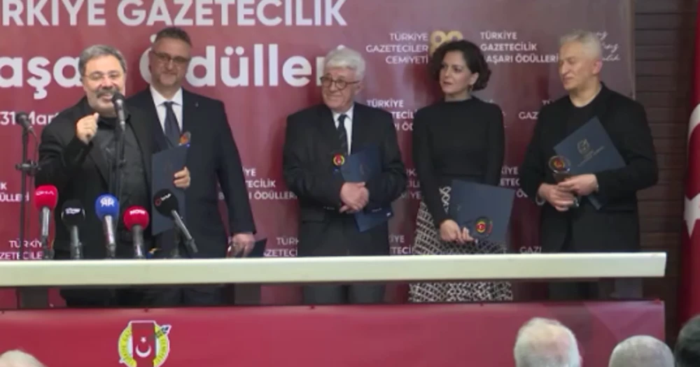 Türkiye Gazetecilik Başarı Ödülleri Sahiplerini Buldu: NTV Radyo'ya Önemli Ödül