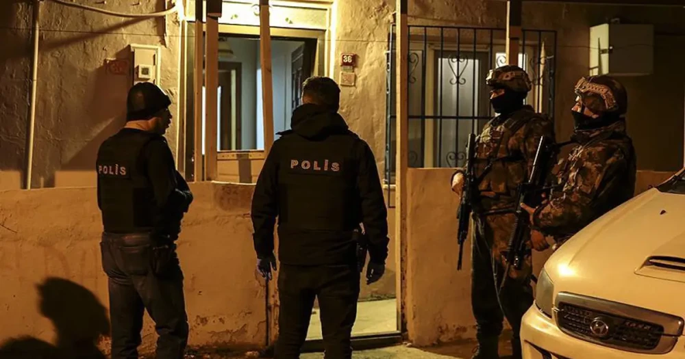 İstanbul Merkezli Suç Örgütüne Üç Şehirde Operasyon: 52 Gözaltı