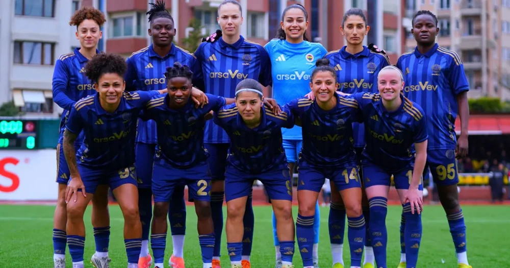 Fenerbahçe Kadın Futbol Takımı Maçında Canlı Yayın Aracı Saldırıya Uğradı
