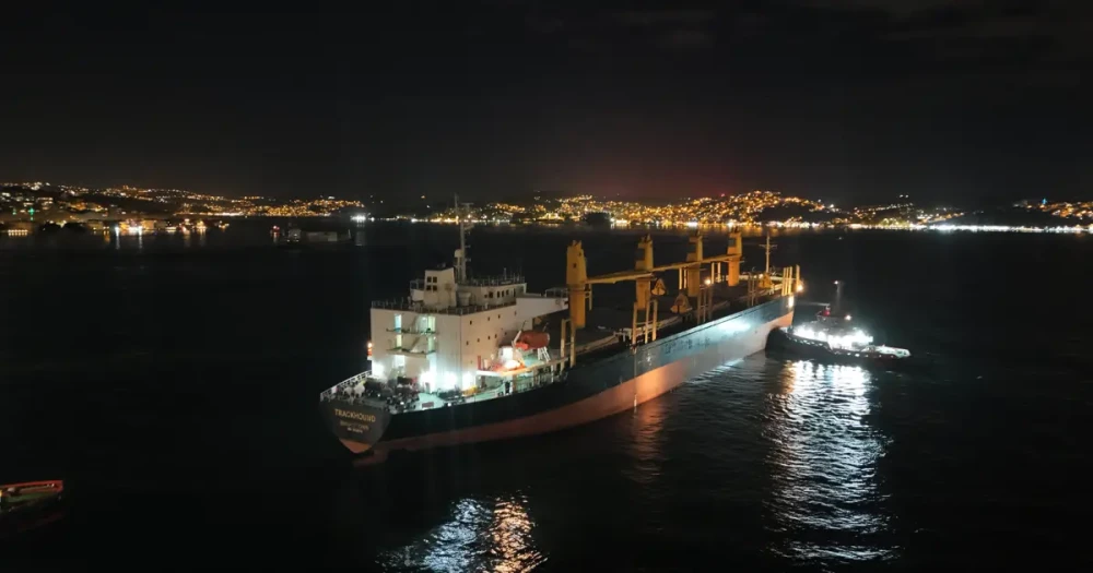 İstanbul Boğazı'nda Gemi Arızası Trafiği Durdurdu