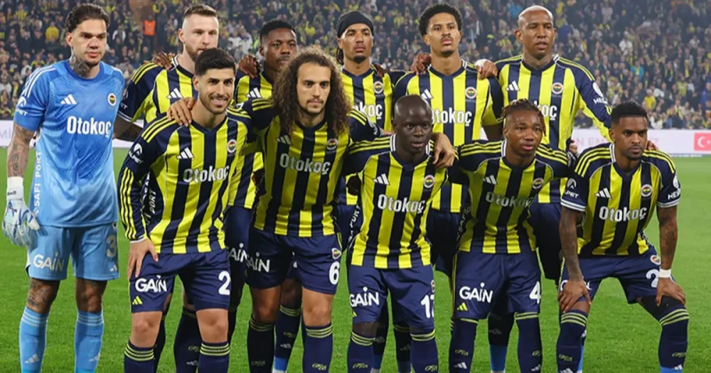 Fenerbahçe'de Beşiktaş Derbisinde Sakatlık Paniği: Yıldız Oyuncu Sahadan Ayrıldı