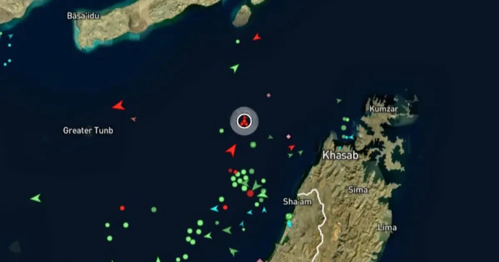 Hürmüz Boğazı'nda Kritik Anlar: İki LNG Tankeri Geçiş İçin Harekete Geçti