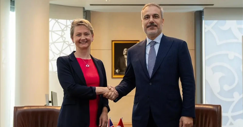 Bakan Fidan'dan Yoğun Diplomasi Trafiği: İngiliz ve Pakistanlı Mevkidaşlarıyla Görüştü