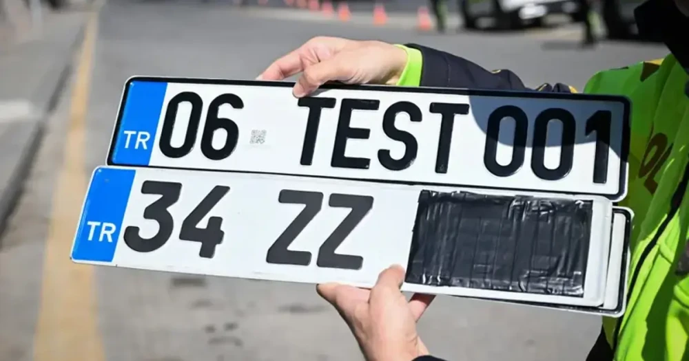 APP Görünümlü Plakalar Ücretsiz Değiştirilecek: Yeni Yönetmelik Yayımlandı