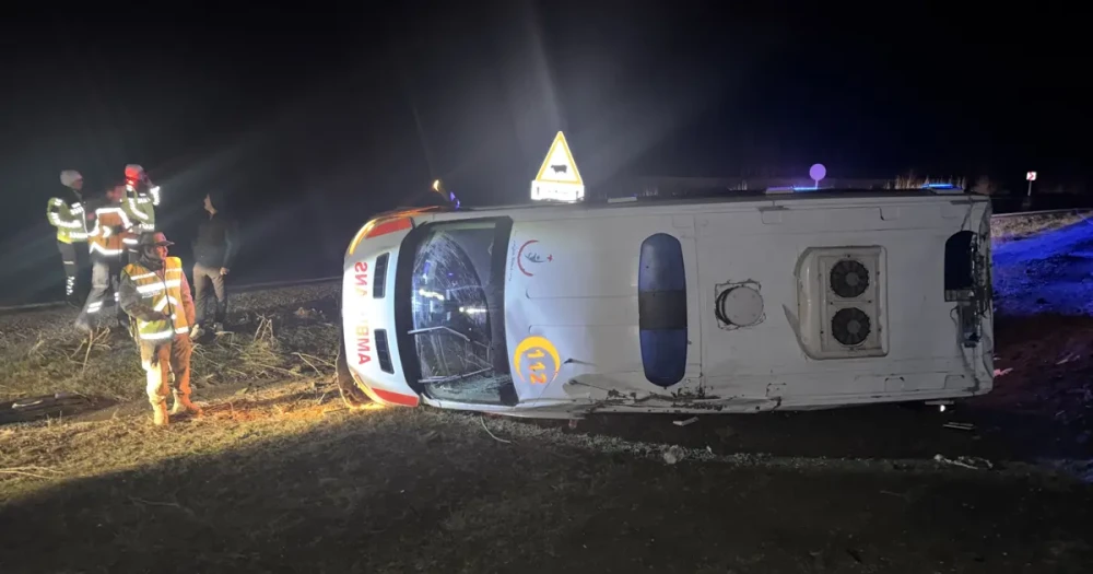 Ambulans Kazası: Bebek ve Annesi Dahil 5 Yaralı