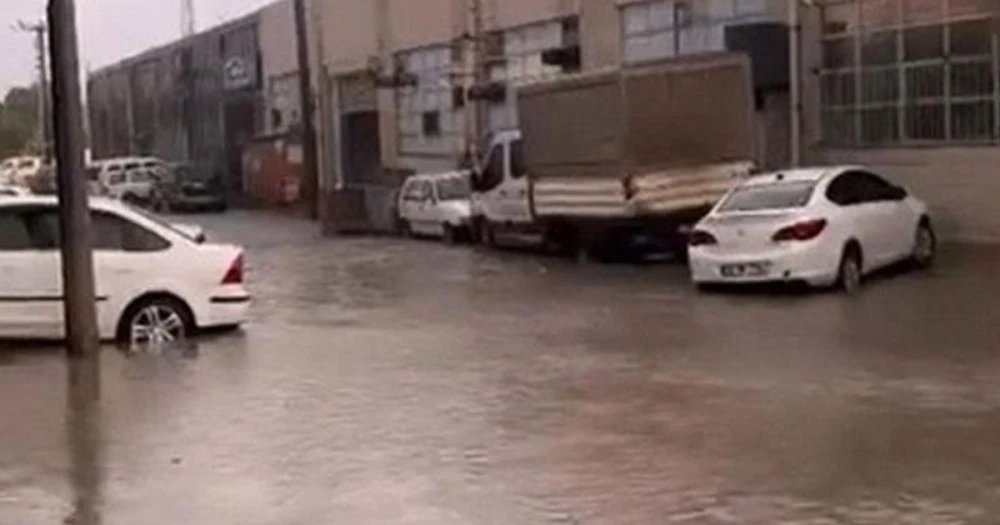 Bursa'da sağanak ve dolu yağışı etkili oldu