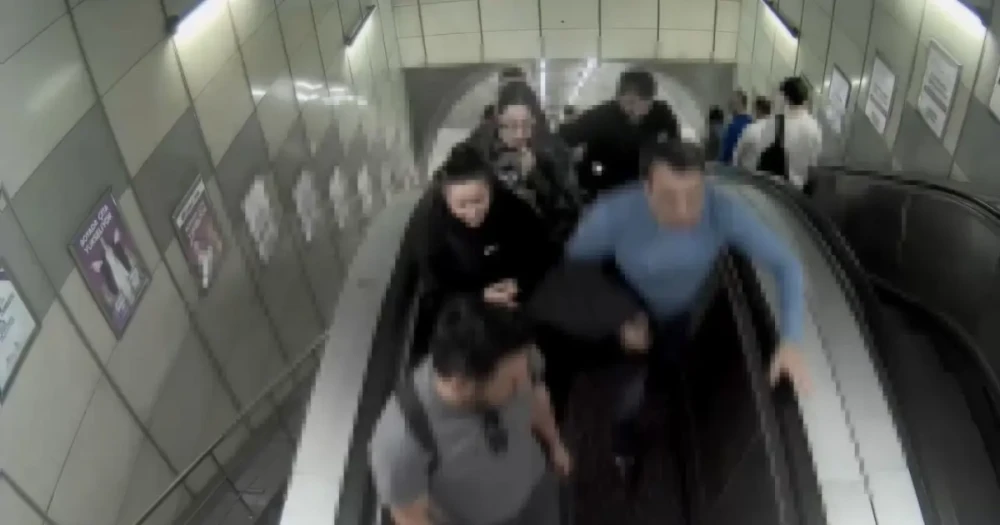 Metroda Yolcunun Cep Telefonunu Çalan 2 Şüpheli Tutuklandı