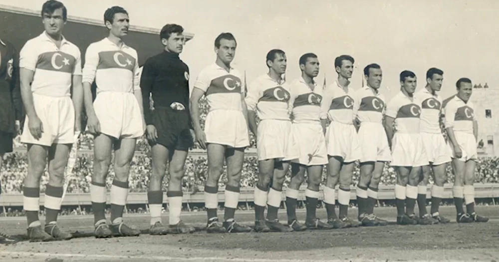 1954 Dünya Kupası Finalinde Almanya’nın Tek Kalan Kadrosu ve Futbolcuların Saygı Duruşu