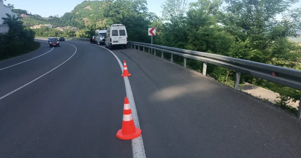 Kalp krizi geçiren dolmuş şoförü, yolcuları kurtardı; kendisi ise hastanede yaşamını yitirdi